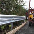 高速波形防撞護(hù)欄 公路波形梁鋼護(hù)欄直銷(xiāo)